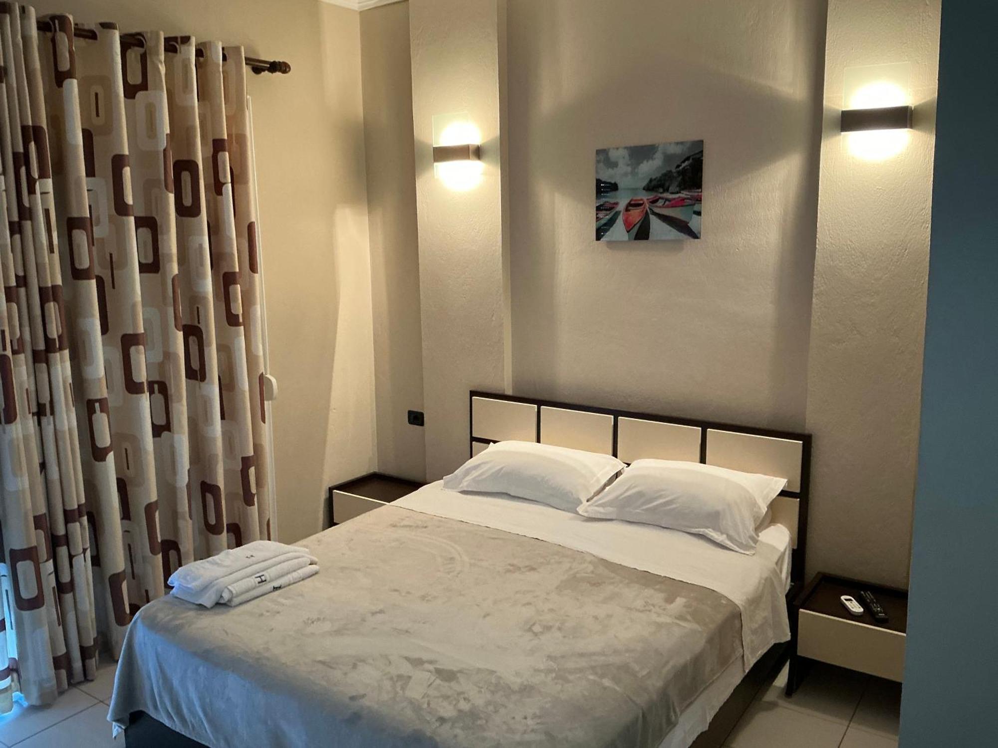 Harilla Hotel *